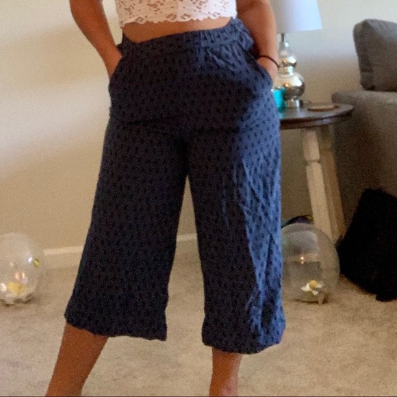 Mid length soft GAP pants - Picture 3 of 3